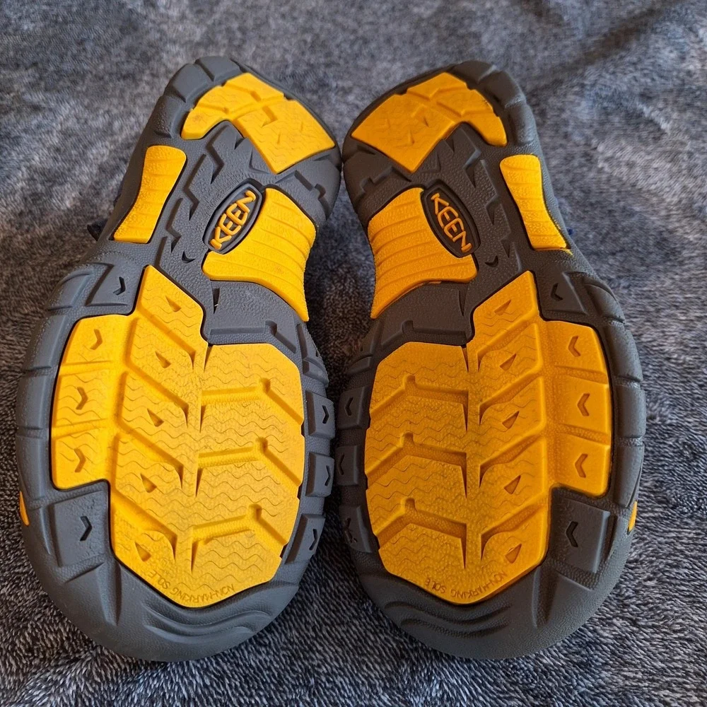 Keen Kids Newport H2 Closed Toe Water Sandals Youth 1 US‎ Swimming Beach